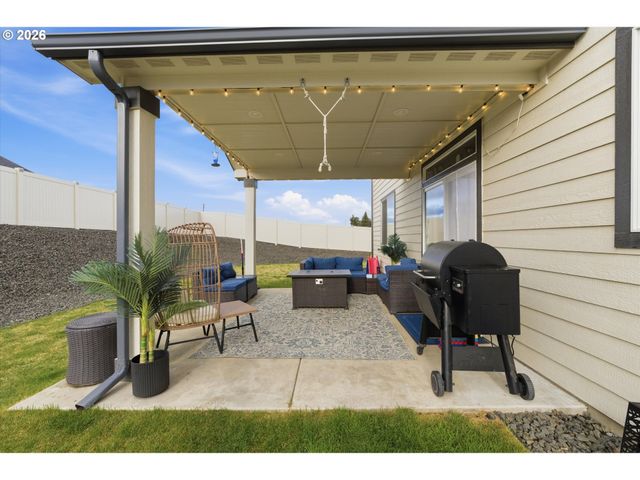 2 GREGORY St, Milton Freewater, OR 97862