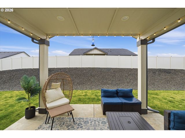 2 GREGORY St, Milton Freewater, OR 97862