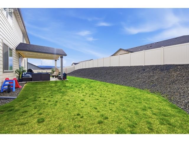 2 GREGORY St, Milton Freewater, OR 97862