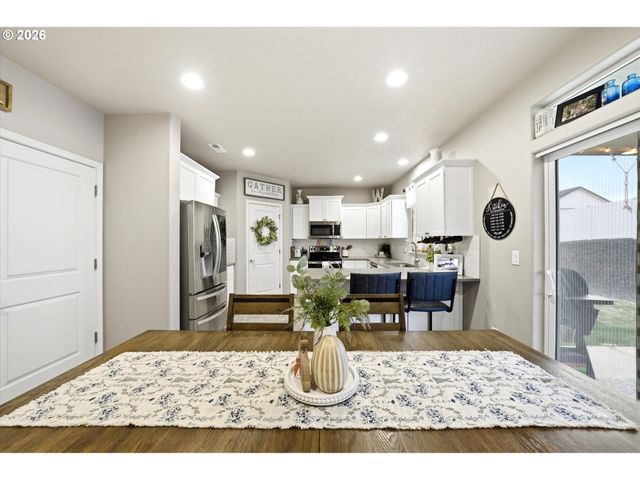 2 GREGORY St, Milton Freewater, OR 97862