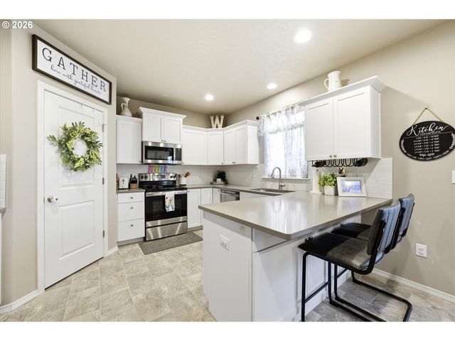 2 GREGORY St, Milton Freewater, OR 97862