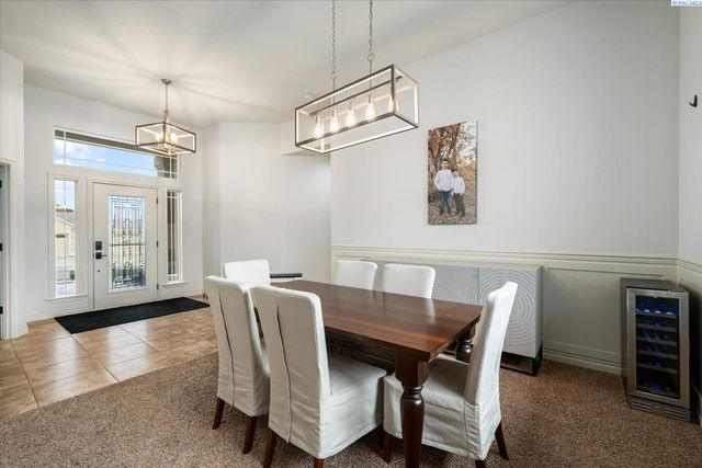 586 Lodi Loop, Richland, WA 99352