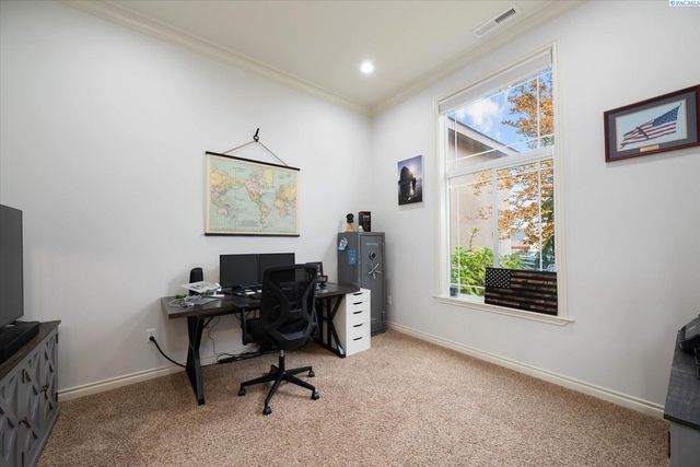 586 Lodi Loop, Richland, WA 99352