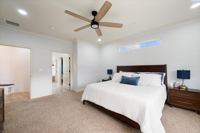 586 Lodi Loop, Richland, WA 99352