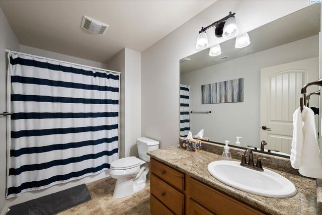 586 Lodi Loop, Richland, WA 99352