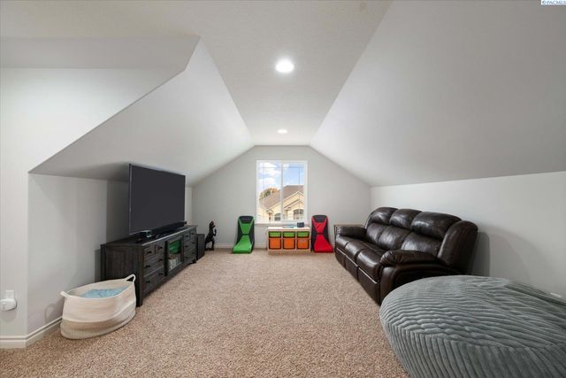 586 Lodi Loop, Richland, WA 99352