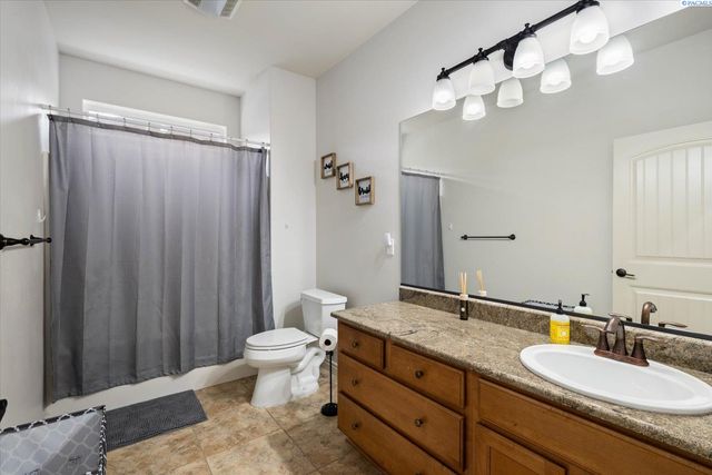 586 Lodi Loop, Richland, WA 99352