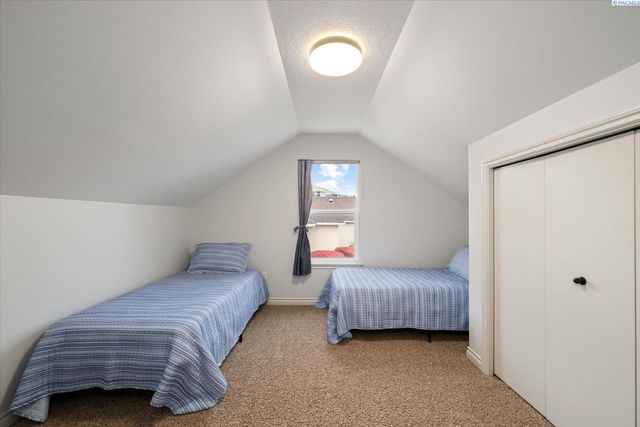 586 Lodi Loop, Richland, WA 99352