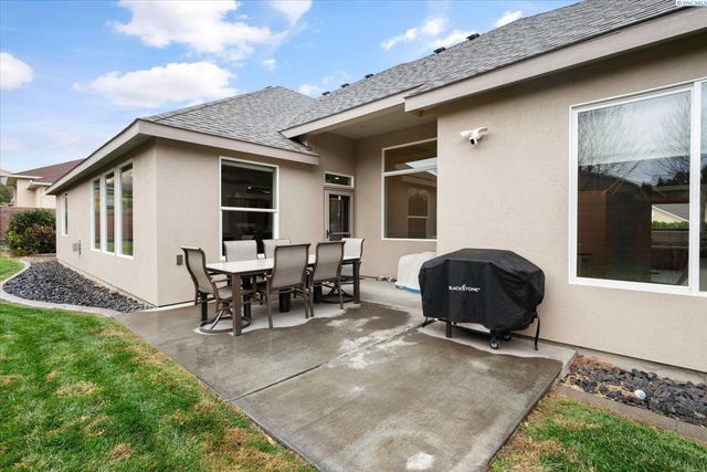 586 Lodi Loop, Richland, WA 99352