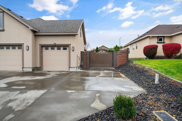 586 Lodi Loop, Richland, WA 99352