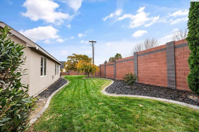 586 Lodi Loop, Richland, WA 99352