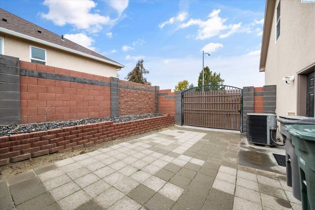 586 Lodi Loop, Richland, WA 99352