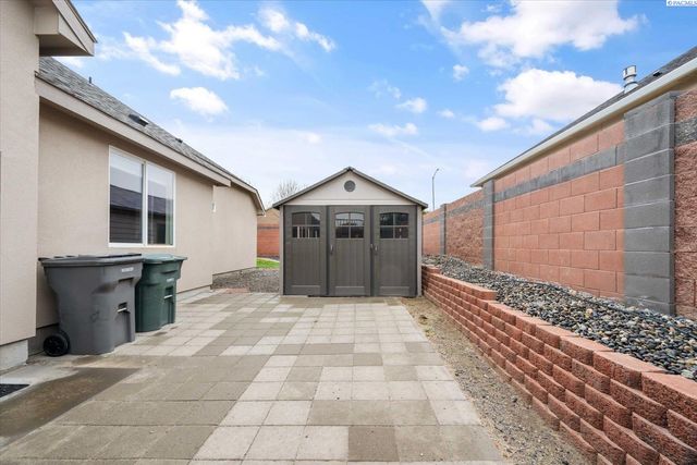 586 Lodi Loop, Richland, WA 99352