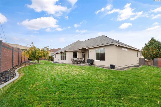 586 Lodi Loop, Richland, WA 99352