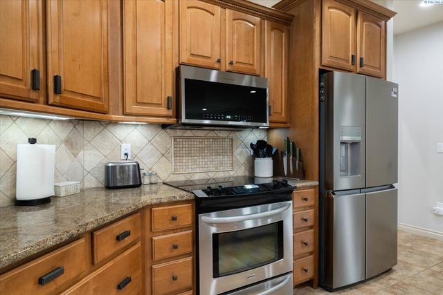 586 Lodi Loop, Richland, WA 99352