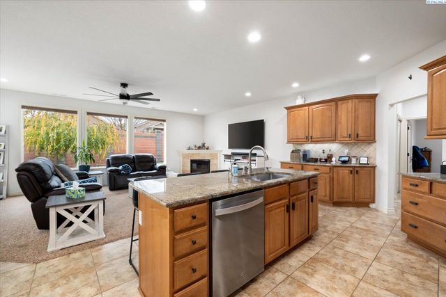 586 Lodi Loop, Richland, WA 99352