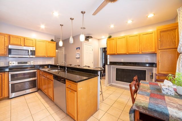 2 Mystic St, Worcester, MA 01607