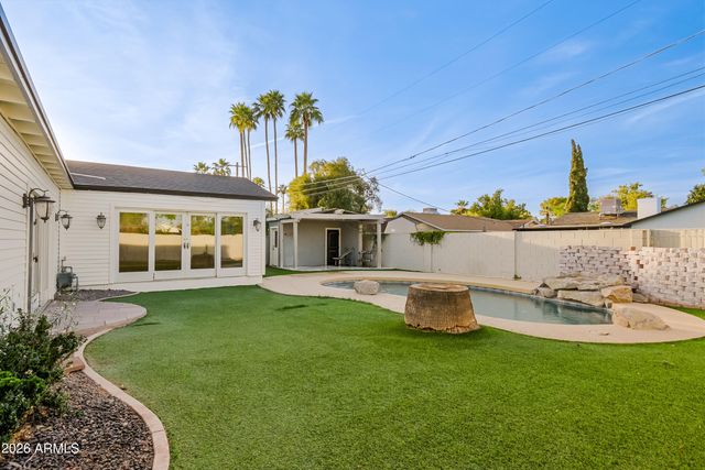 5328 E PINCHOT Avenue, Phoenix, AZ 85018