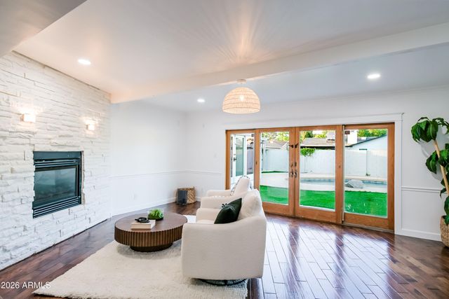 5328 E PINCHOT Avenue, Phoenix, AZ 85018