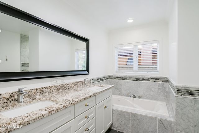 5328 E PINCHOT Avenue, Phoenix, AZ 85018