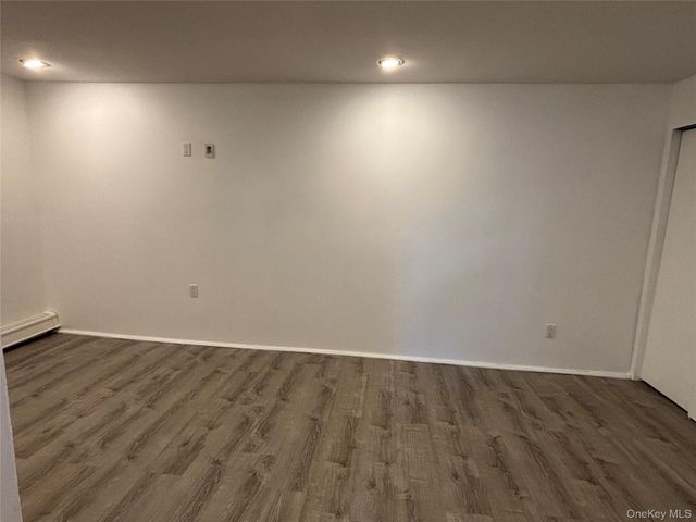 40 Canoe Place Road 4, Hampton Bays, NY 11946