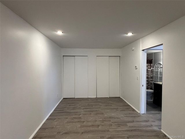 40 Canoe Place Road 4, Hampton Bays, NY 11946