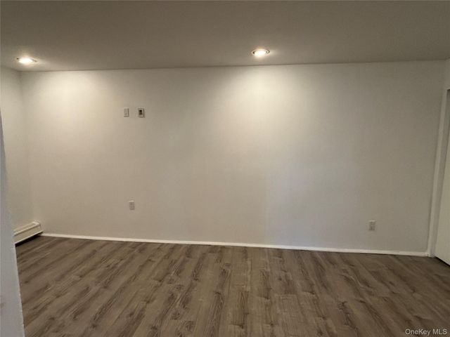 40 Canoe Place Road 4, Hampton Bays, NY 11946