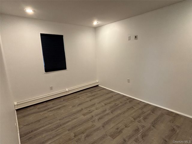 40 Canoe Place Road 4, Hampton Bays, NY 11946