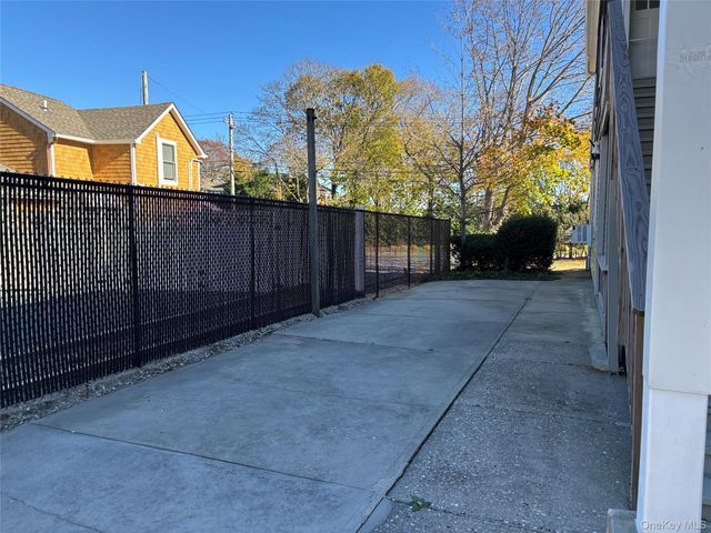 40 Canoe Place Road 4, Hampton Bays, NY 11946