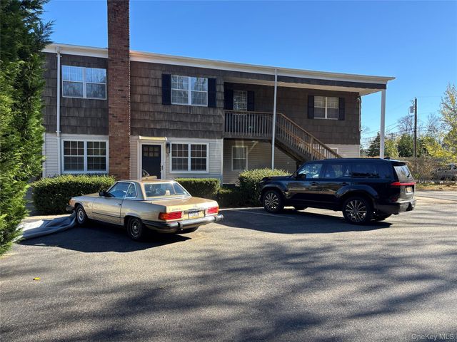 40 Canoe Place Road 4, Hampton Bays, NY 11946