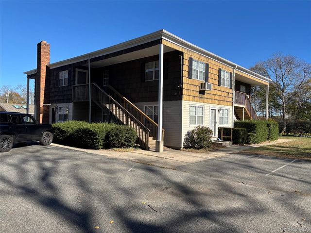 40 Canoe Place Road 4, Hampton Bays, NY 11946