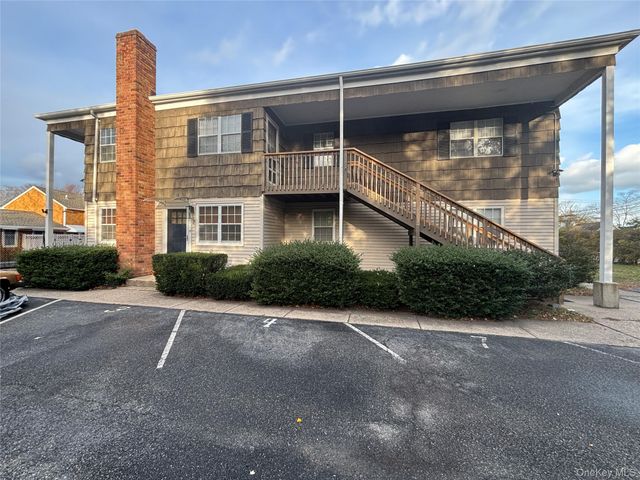 40 Canoe Place Road 4, Hampton Bays, NY 11946