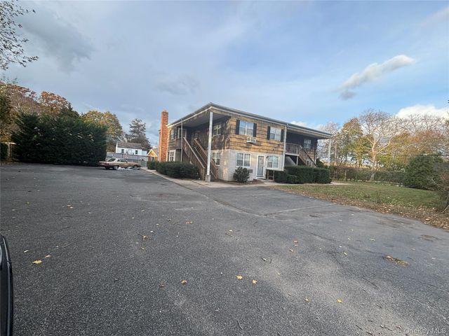 40 Canoe Place Road 4, Hampton Bays, NY 11946