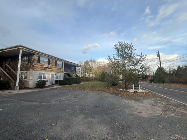 40 Canoe Place Road 4, Hampton Bays, NY 11946