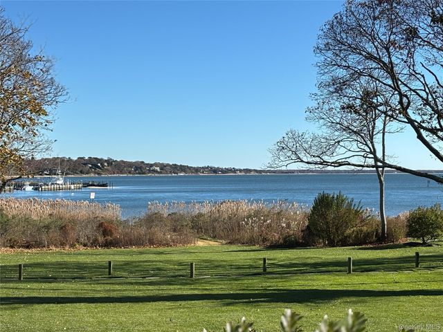 40 Canoe Place Road 4, Hampton Bays, NY 11946