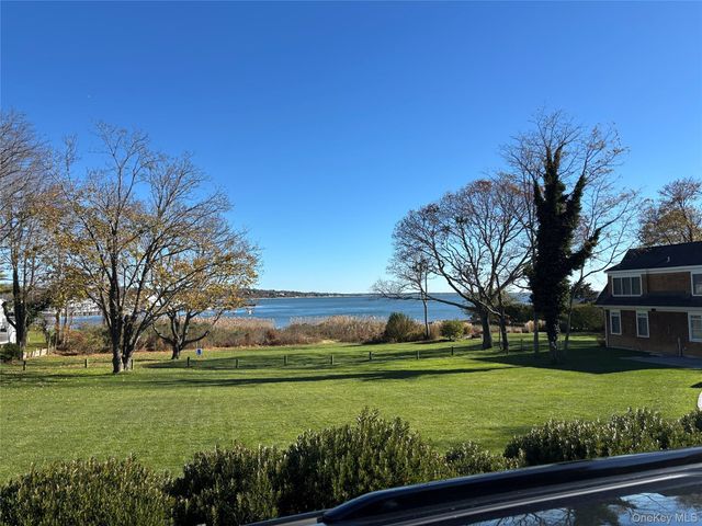 40 Canoe Place Road 4, Hampton Bays, NY 11946