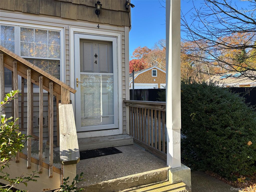 40 Canoe Place Road 4, Hampton Bays, NY 11946