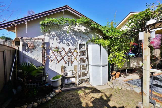 325 Neville Street, Hanford, CA 93230