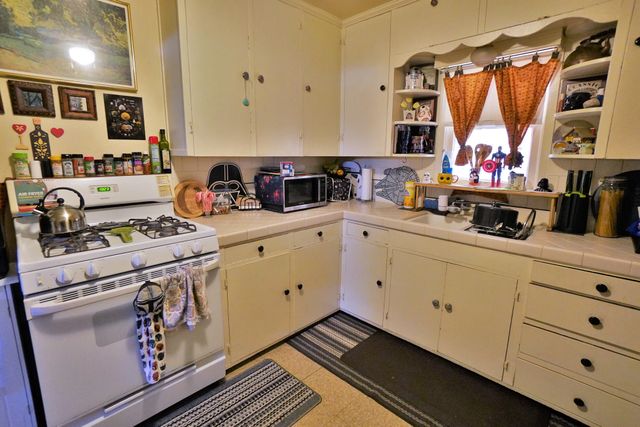 325 Neville Street, Hanford, CA 93230