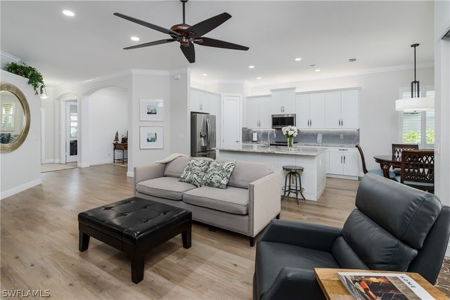 6495 Waverly Green WAY, Naples, FL 34110