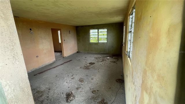 908 st BARRIO TEJAS, Yabucoa, PR 00767