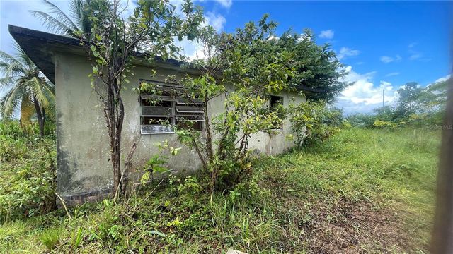 908 st BARRIO TEJAS, Yabucoa, PR 00767