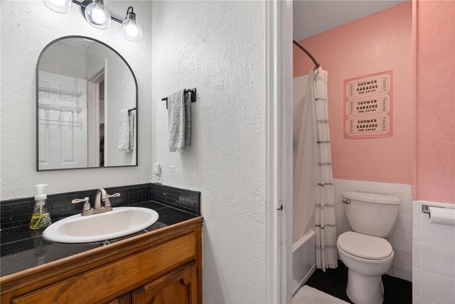 3025 Quail Springs Dr B-11, Corpus Christi, TX 78414