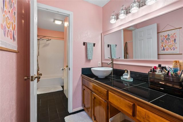 3025 Quail Springs Dr B-11, Corpus Christi, TX 78414