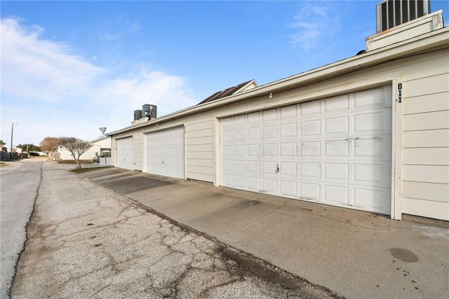 3025 Quail Springs Dr B-11, Corpus Christi, TX 78414