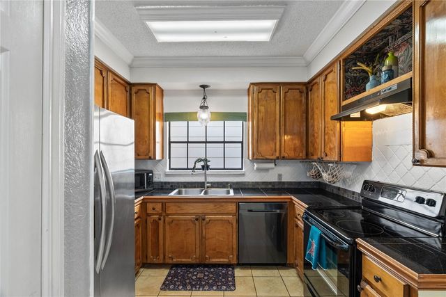 3025 Quail Springs Dr B-11, Corpus Christi, TX 78414