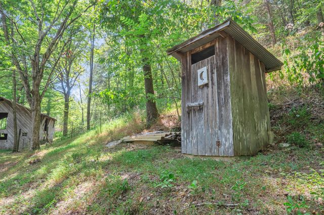 1155 Russell Creek Rd, Centerville, TN 37033