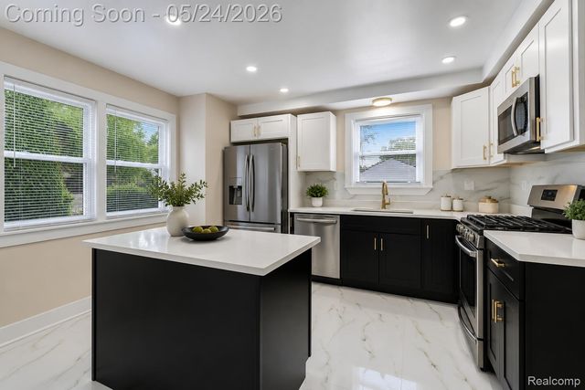 16171 Glastonbury Road, Detroit, MI 48219