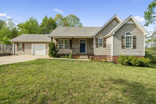 105 White Oak Dr, Dickson, TN 37055