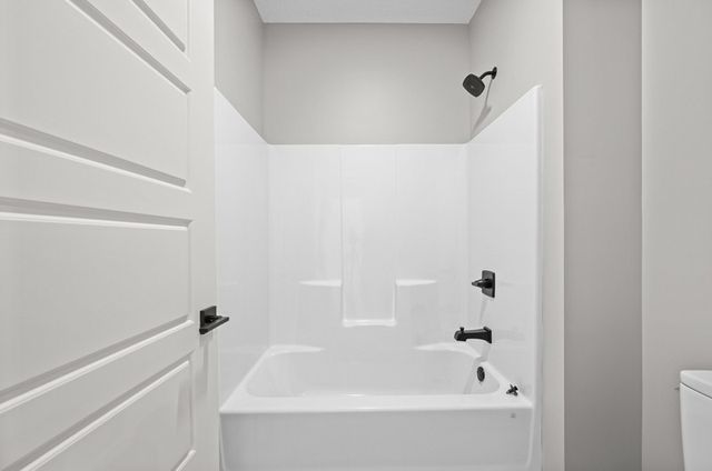 324 Linda Lane, Riverdale, IA 52722